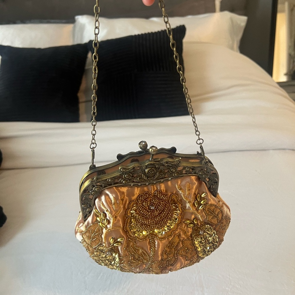 Elegant Gold Beaded Women's Bag - Picture 2 of 3